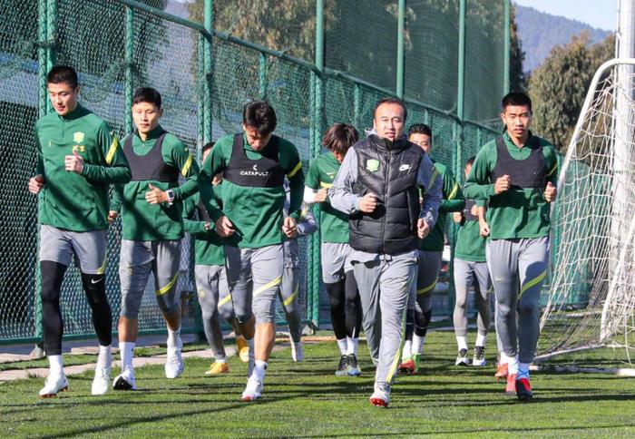 关于夏季炼兵助教授，球员们备战迎接新赛季的信息
